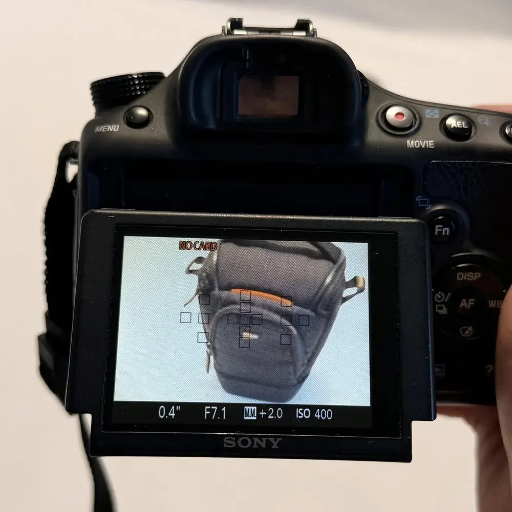 Sony Alpha SLT-A58 Digital SLR Camera 20.1 MP 18-55mm Lens Black Bag Charger